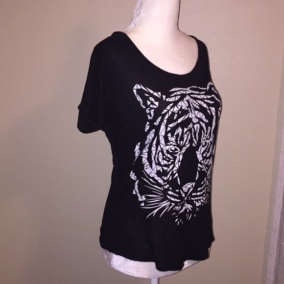 The classic t shirt, size S - Picture 2 of 5